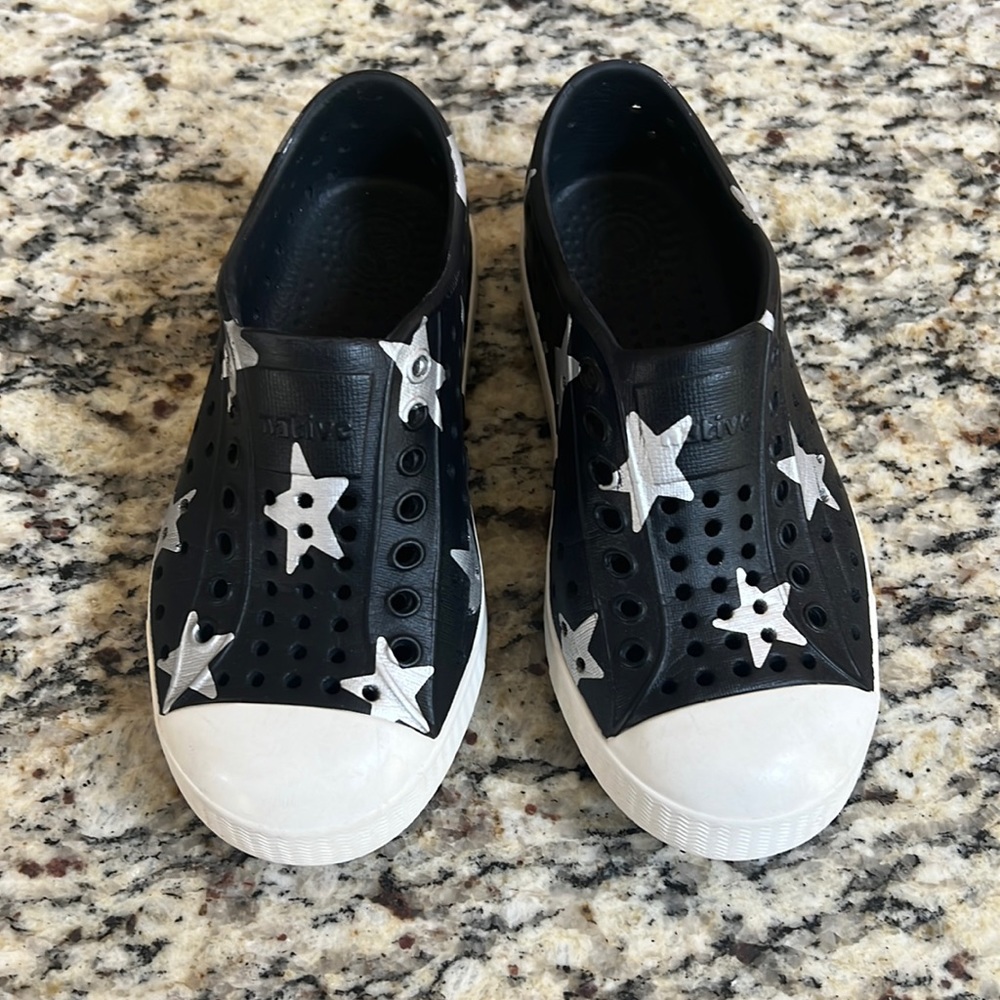 COPY - NWT! Like new! Native Size C10 black with silver stars. Worn a handful o…